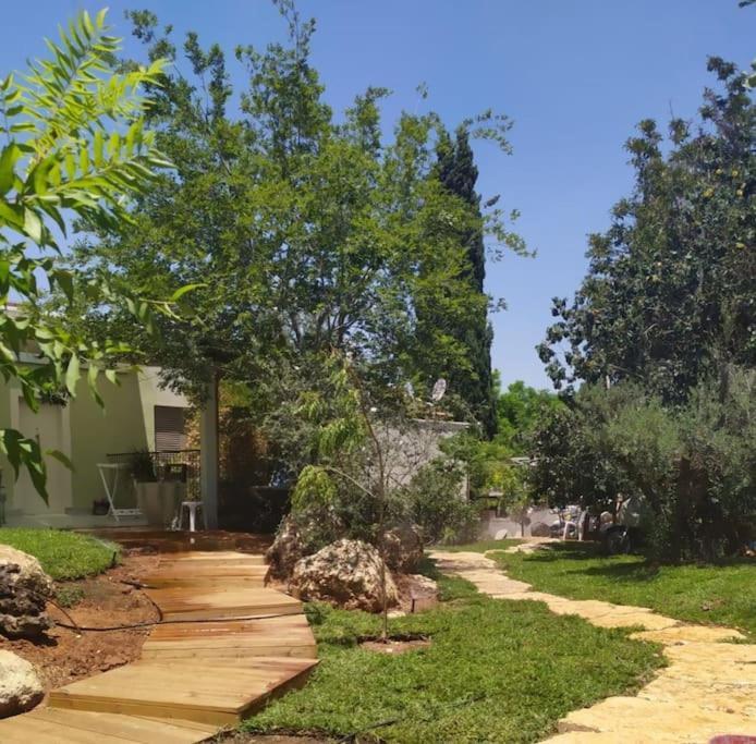 Lahav Suite Kfar Daniel Bagian luar foto